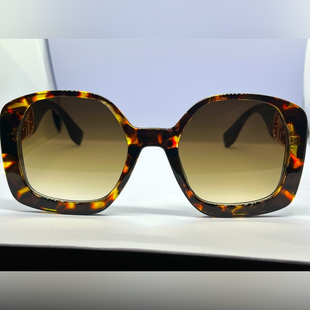 Brown Tortoise Frame Rectangular Sunglasses